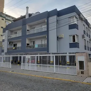Apto 2 Quartos No Centro De Bombinhas, 130 Metros Bombinhas
